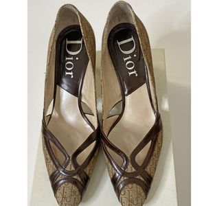 Vintage logo Dior pumps Marron Fonce with 2.5 inch heels gently used